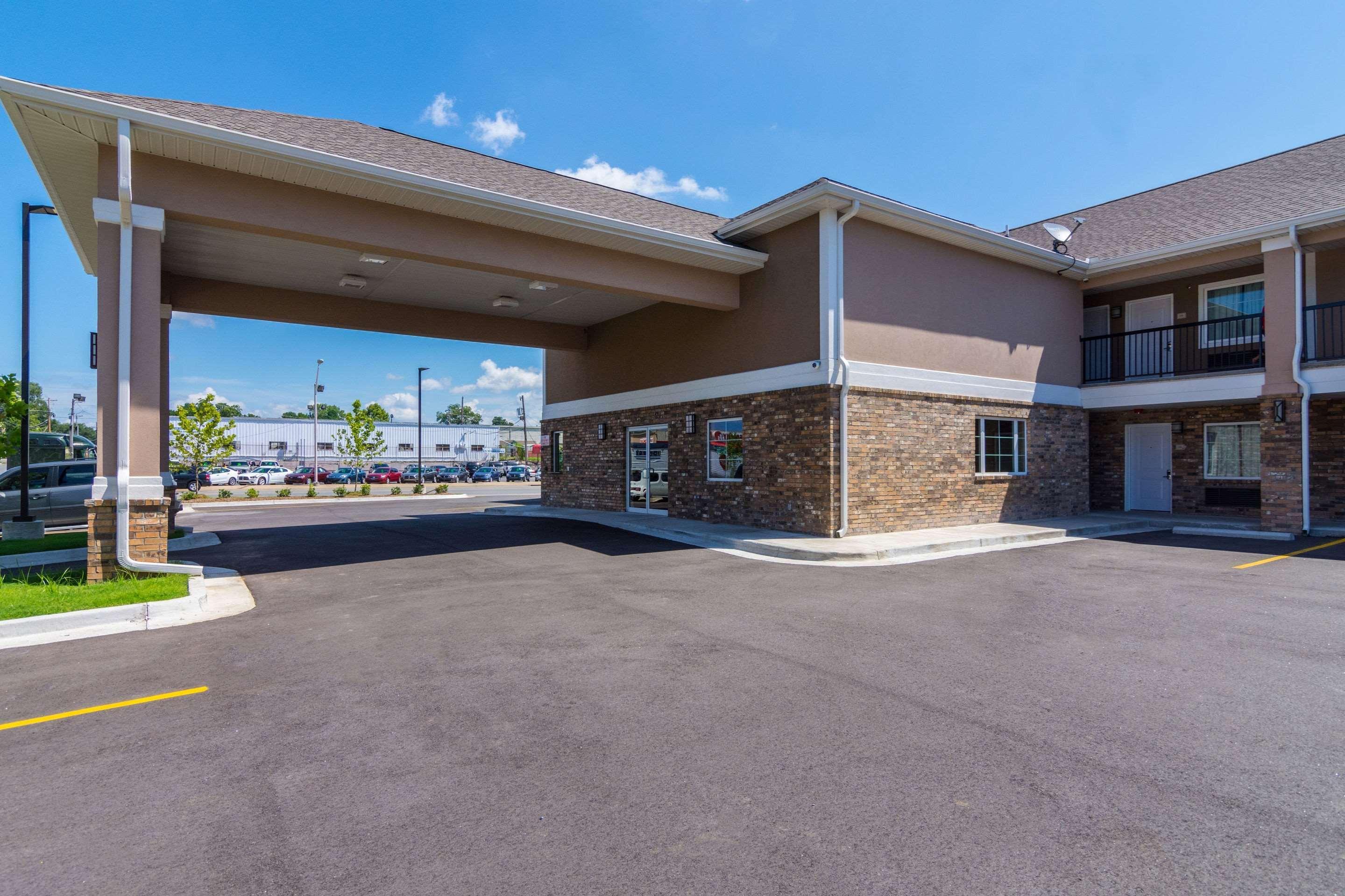 Econo Lodge Inn & Suites North Little Rock Near Riverfront Exterior photo
